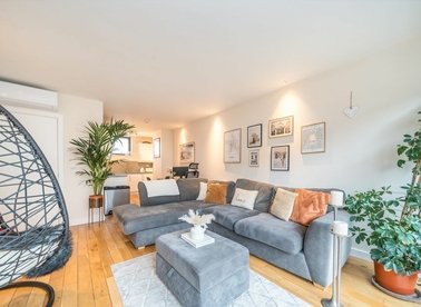 Properties for sale in Pentonville Road - N1 9FH view1