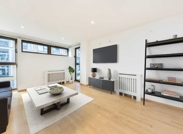 Properties for sale in Petergate - SW11 2BF view1