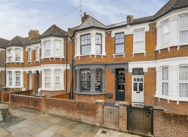 Properties for sale in Pine Road - NW2 6SB view1