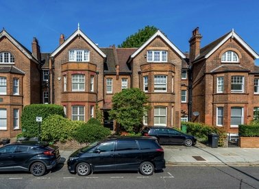 Properties for sale in Platts Lane - NW3 7NP view1