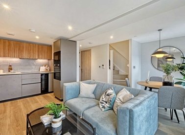 Properties for sale in Plough Road - SW11 2DE view1