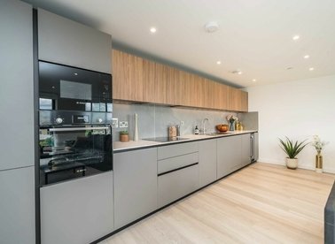 Properties for sale in Plough Road - SW11 2DE view1