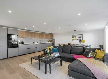 Properties for sale in Plough Road - SW11 2DE view1