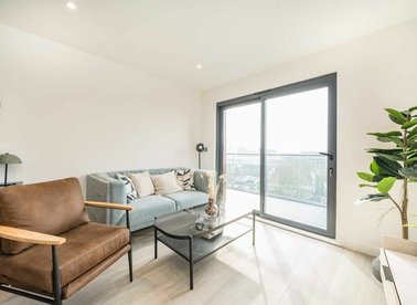 Properties for sale in Plough Road - SW11 2DE view1