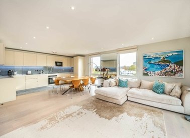 Properties for sale in Plough Road - SW11 2DE view1