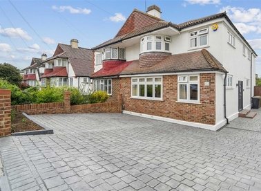 Properties for sale in Pragnell Road - SE12 0LF view1