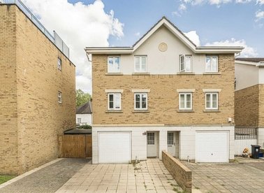 Properties for sale in Primrose Place - TW7 5BA view1