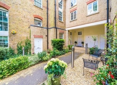 Properties for sale in Pulteney Close - TW7 6PX view1