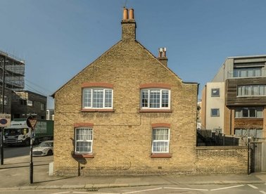 Properties for sale in Pump Alley - TW8 0AE view1