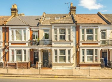 Properties for sale in Putney Bridge Road - SW15 2NG view1
