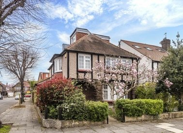 Properties for sale in Queen Annes Grove - W5 3XR view1