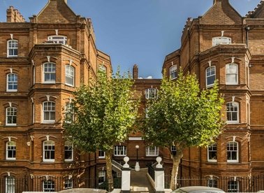 Properties for sale in Queen's Club Gardens - W14 9RJ view1