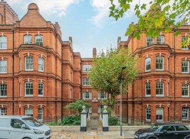 Properties for sale in Queen's Club Gardens - W14 9RQ view1
