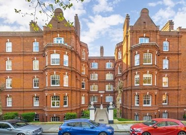 Properties for sale in Queen's Club Gardens - W14 9TW view1