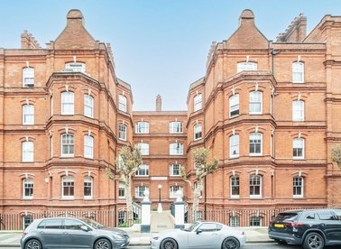 Properties for sale in Queen's Club Gardens - W14 9RJ view1