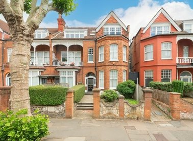 Queens Avenue, London, N10