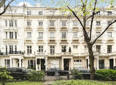 Properties for sale in Queens Gardens - W2 3AH view1