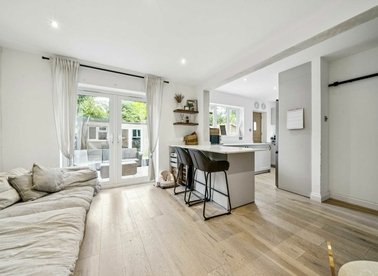 Properties for sale in Queens Road - KT2 7SR view1