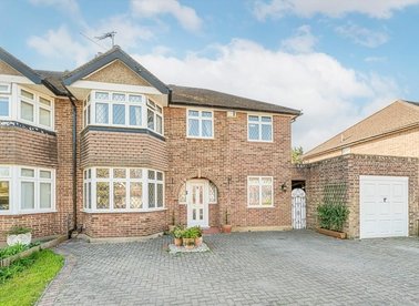 Properties for sale in Queens Way - TW13 7NS view1