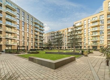 Properties for sale in Queenshurst Square - KT2 5FT view1