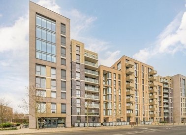 Properties for sale in Queenshurst Square - KT2 5FT view1