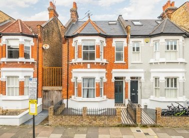 Properties for sale in Queensmill Road - SW6 6JS view1