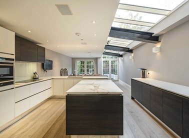 Properties for sale in Radnor Walk - SW3 4BN view1