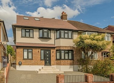 Properties for sale in Raeburn Avenue - KT5 9DF view1