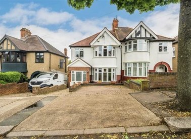 Properties for sale in Randall Avenue - NW2 7RN view1