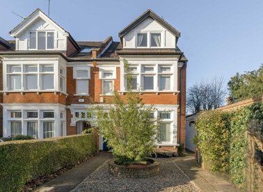 Properties for sale in Ravensbourne Gardens - W13 8EW view1
