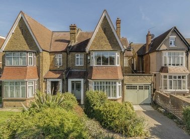 Properties for sale in Ravensbourne Park - SE6 4XZ view1