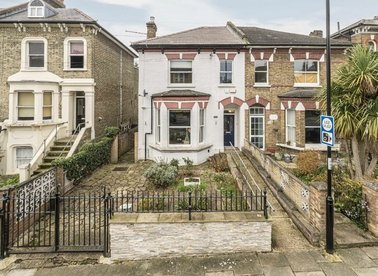 Properties for sale in Ravensbourne Road - SE6 4UU view1