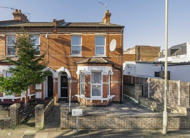 Properties for sale in Ravenshurst Avenue - NW4 4EE view1
