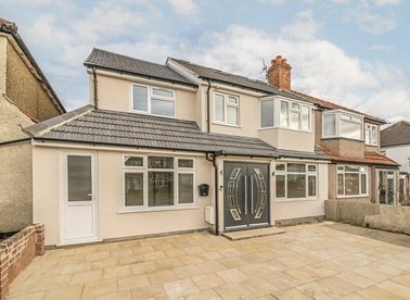 Properties for sale in Ravenswood Avenue - KT6 7NW view1