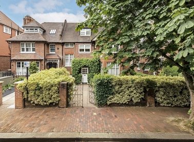 Properties for sale in Redington Road - NW3 7RS view1