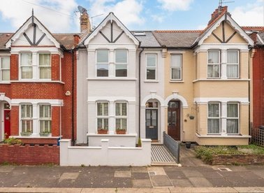 Properties for sale in Richmond Road - N2 8JT view1