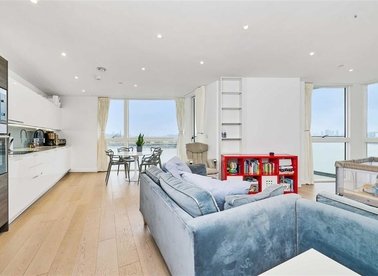 Properties for sale in River Gardens Walk - SE10 0TY view1