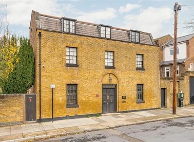 Properties for sale in Roan Street - SE10 9JT view1