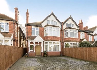 Properties for sale in Rodenhurst Road - SW4 8AE view1