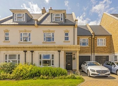 Properties sold in Roper Crescent - TW16 5BA view1