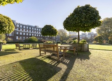 Properties for sale in Rosebery Avenue - EC1R 4UL view1