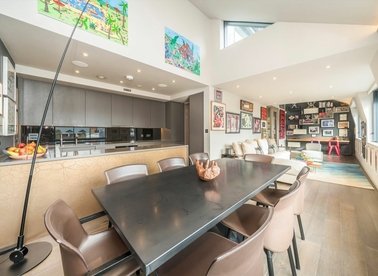 Properties for sale in Rosebery Avenue - EC1R 4RR view1