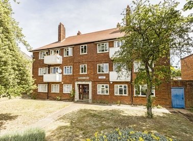 Properties for sale in Rosemont Road - W3 9LX view1