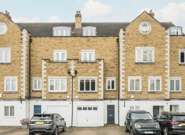 Properties for sale in Royal Close - SW19 5RS view1