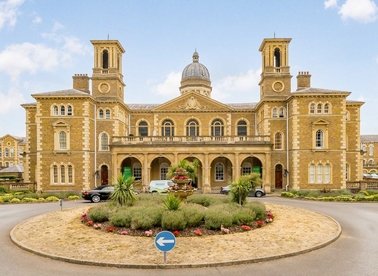 Properties for sale in Royal Drive - N11 3FT view1