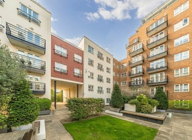 Properties for sale in Royal Quarter - KT2 5BS view1