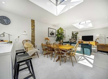 Properties for sale in Rudloe Road - SW12 0DS view1