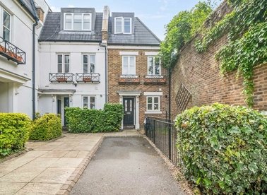 Properties for sale in Rush Hill Mews - SW11 5NB view1