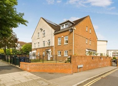 Properties for sale in Russell Lane - N20 0AU view1