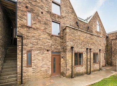 Properties for sale in Russell Road - CR4 3AP view1